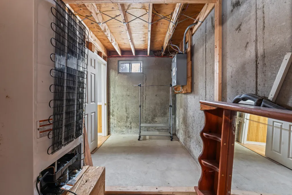97 1st Street West Gardiner ME 04345