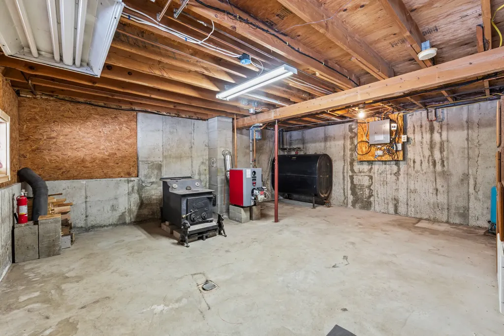 97 1st Street West Gardiner ME 04345