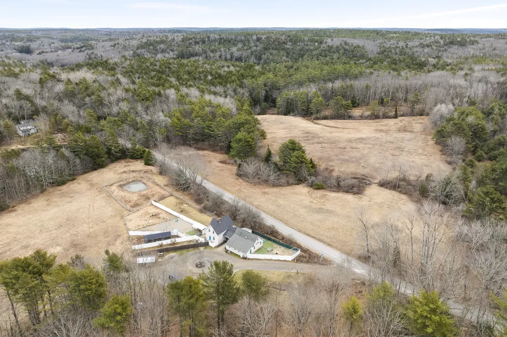 144 Middle Road Edgecomb ME 04556