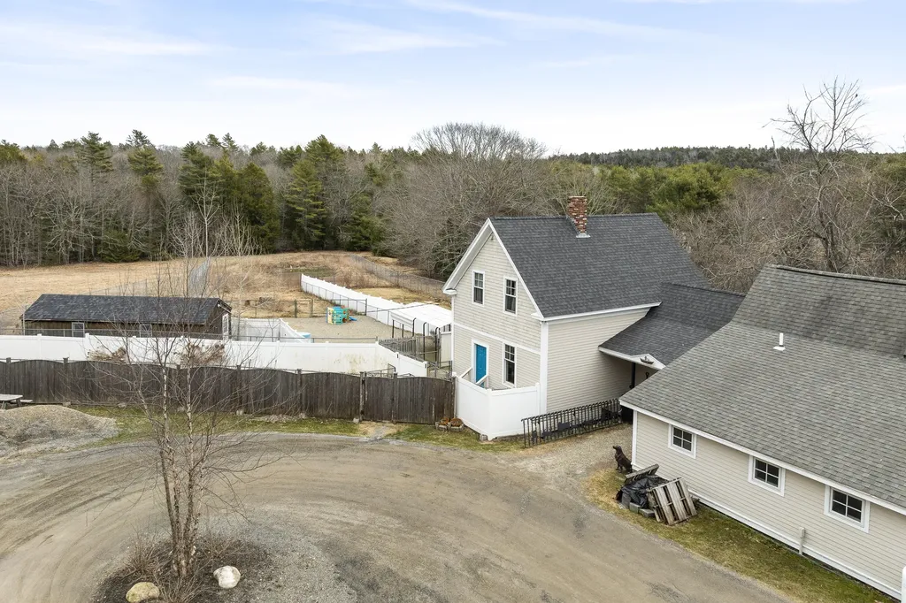 144 Middle Road Edgecomb ME 04556