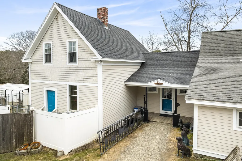 144 Middle Road Edgecomb ME 04556