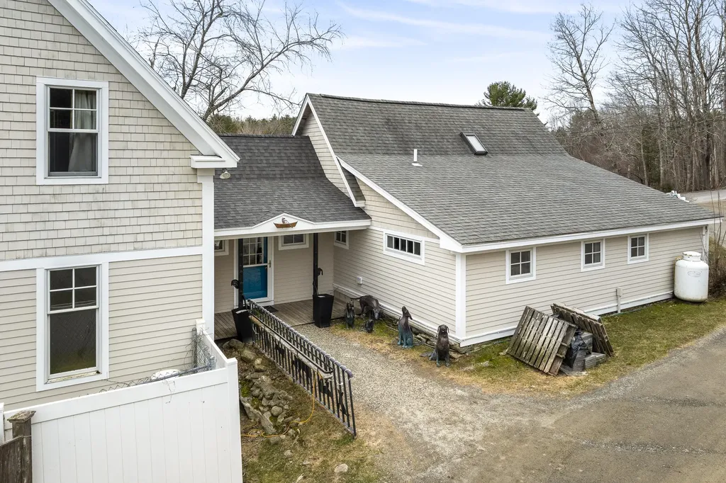 144 Middle Road Edgecomb ME 04556