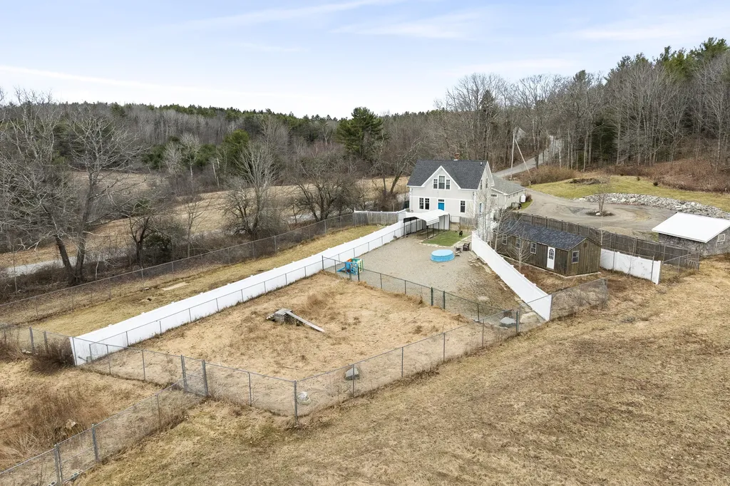 144 Middle Road Edgecomb ME 04556