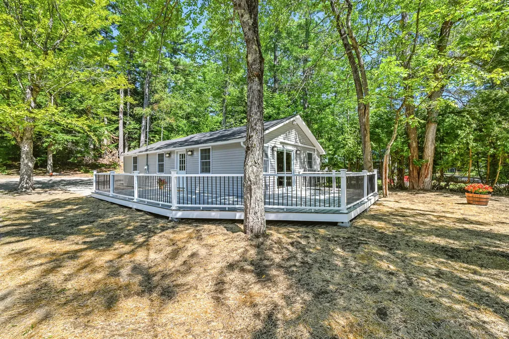 82 Sunflower Lane Sidney ME 04330