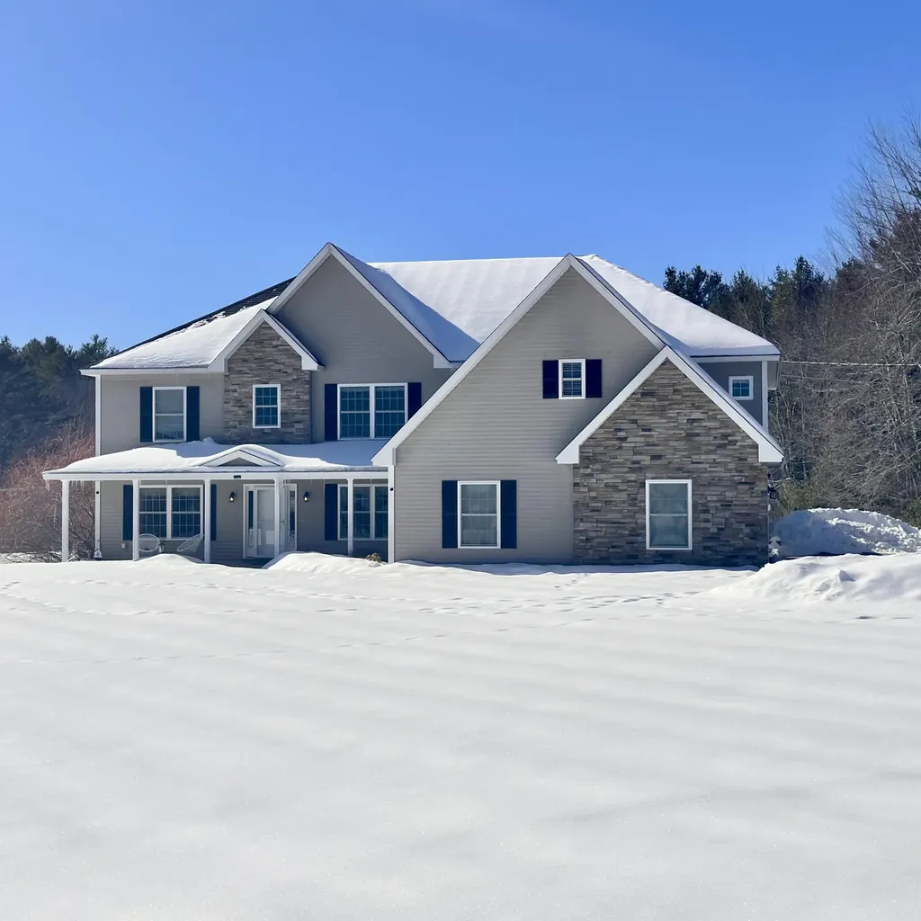 8 Clark Circle Hampden ME 04444