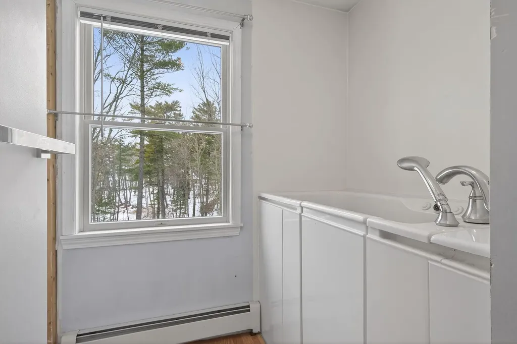8-10 Bayview Lane Kittery ME 03904