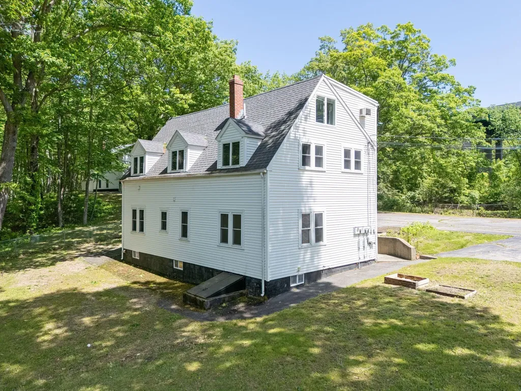 8-10 Bayview Lane Kittery ME 03904