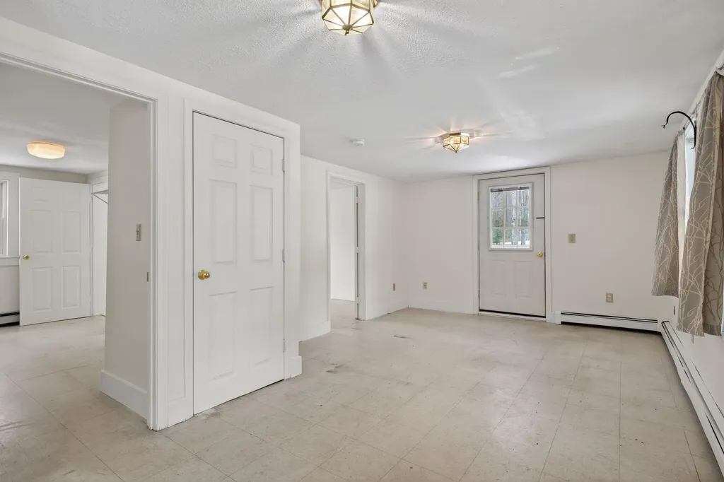 8-10 Bayview Lane Kittery ME 03904