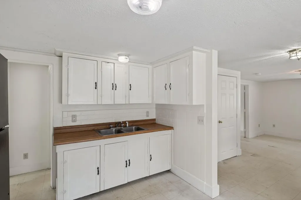8-10 Bayview Lane Kittery ME 03904