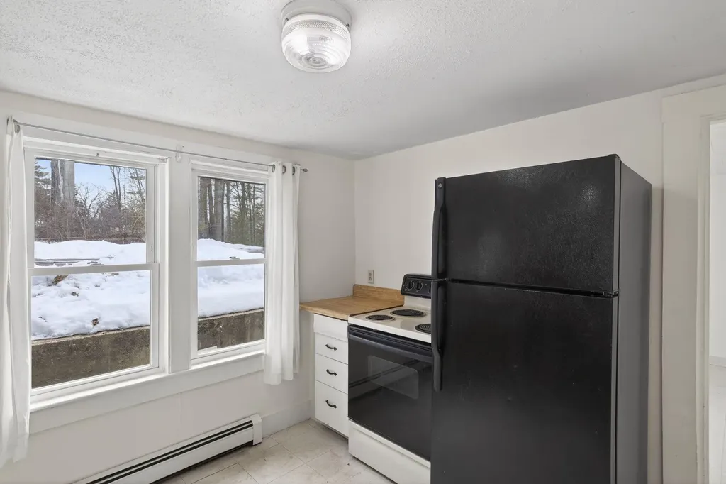8-10 Bayview Lane Kittery ME 03904
