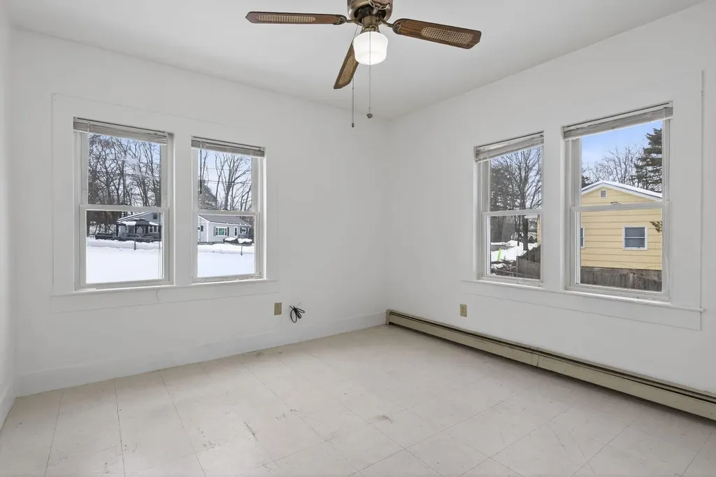 8-10 Bayview Lane Kittery ME 03904