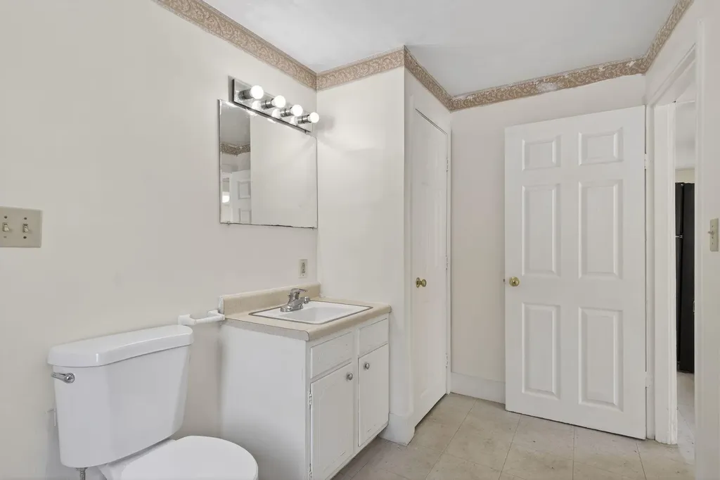 8-10 Bayview Lane Kittery ME 03904