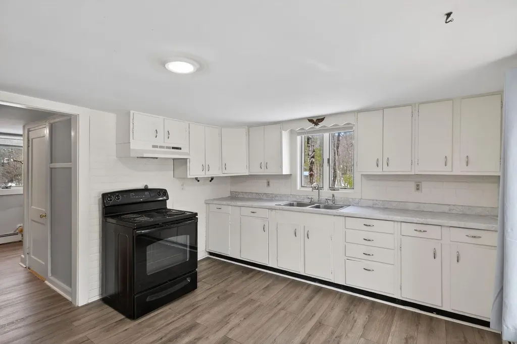 8-10 Bayview Lane Kittery ME 03904