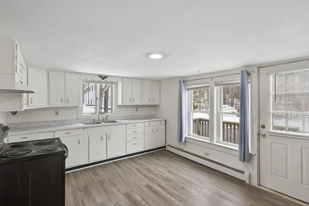 8-10 Bayview Lane Kittery ME 03904