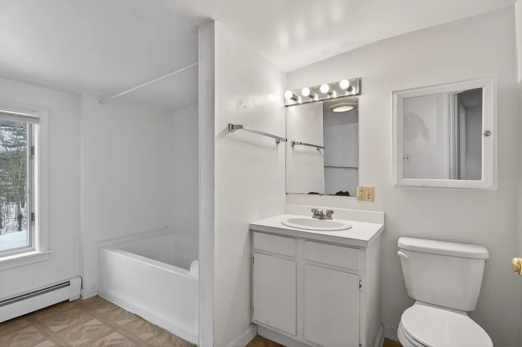 8-10 Bayview Lane Kittery ME 03904