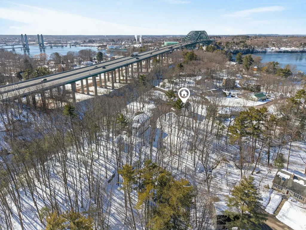8-10 Bayview Lane Kittery ME 03904