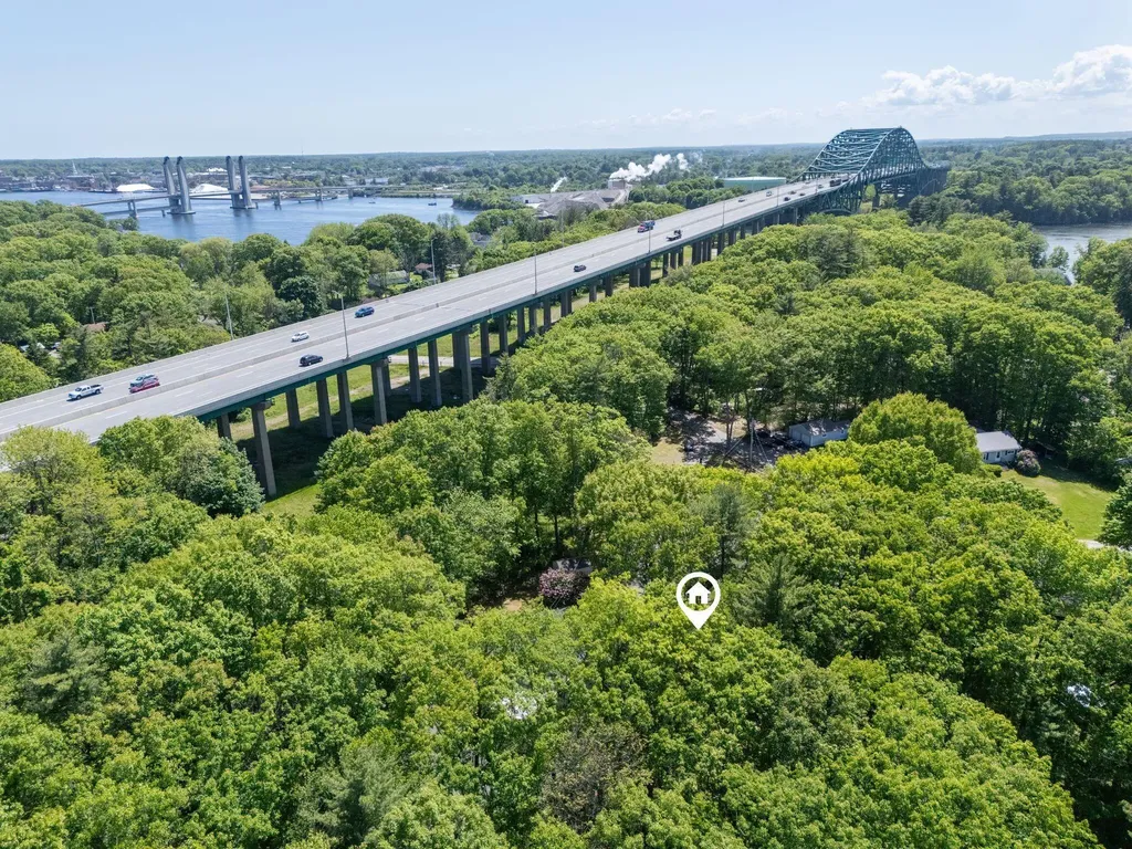 8-10 Bayview Lane Kittery ME 03904