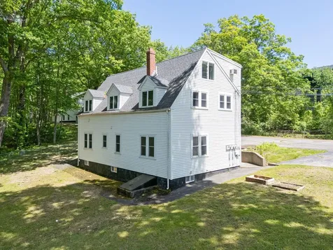 8-10 Bayview Lane Kittery ME 03904