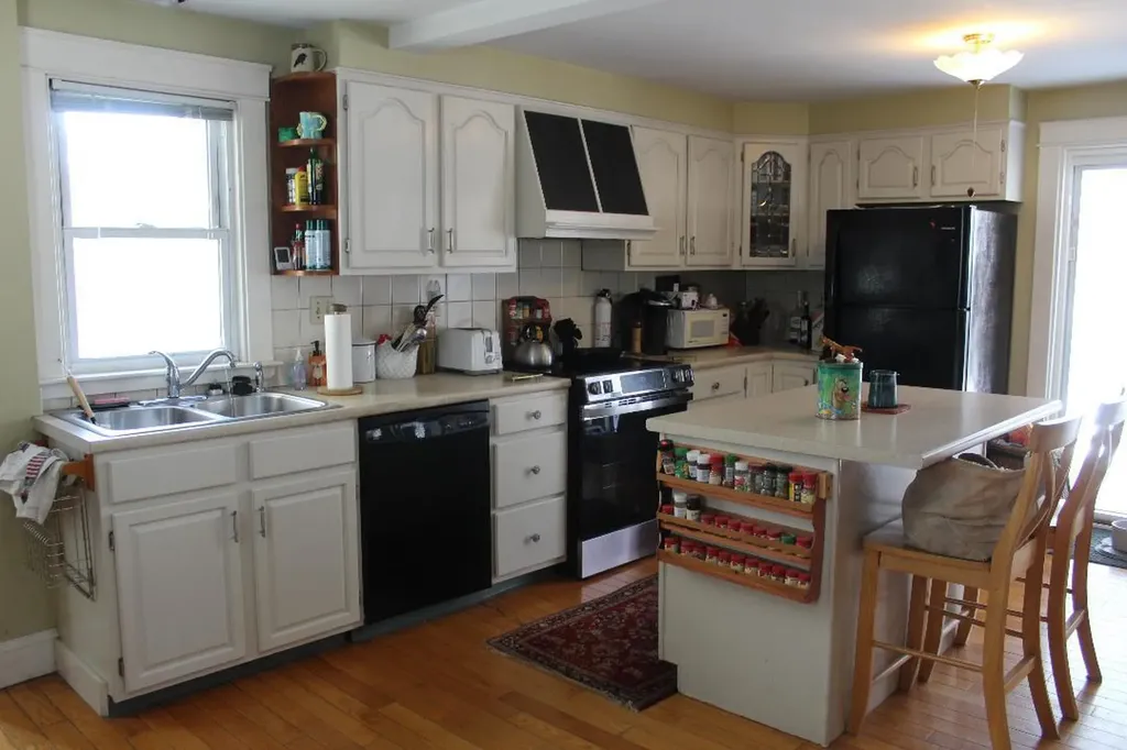 18 Elmwood Avenue South Portland ME 04106