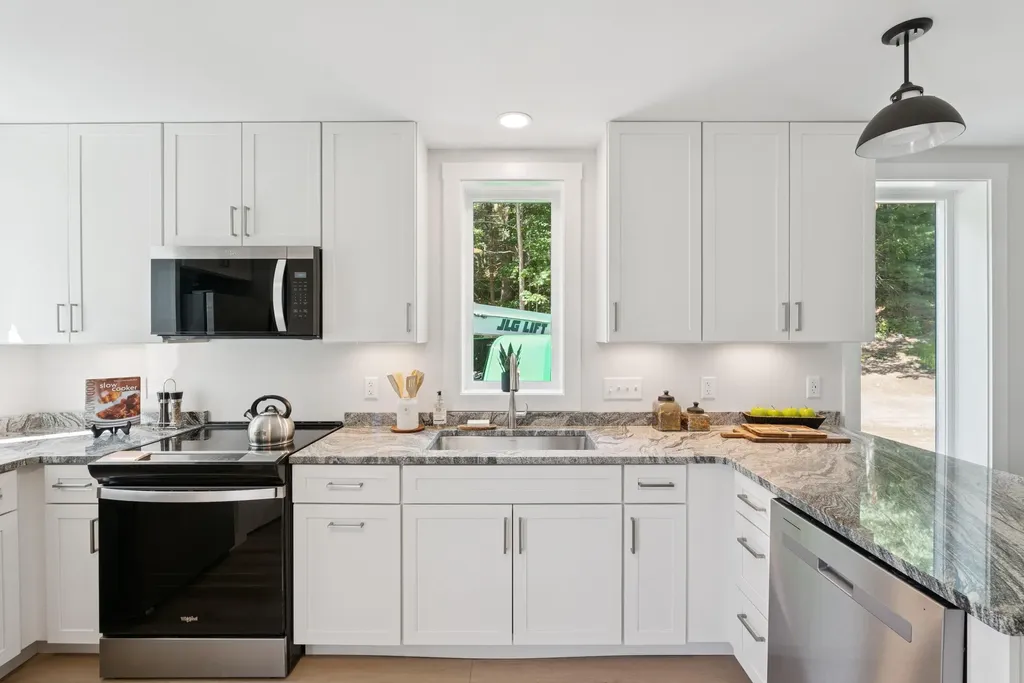 16 Cedar Bend Boothbay ME 04537