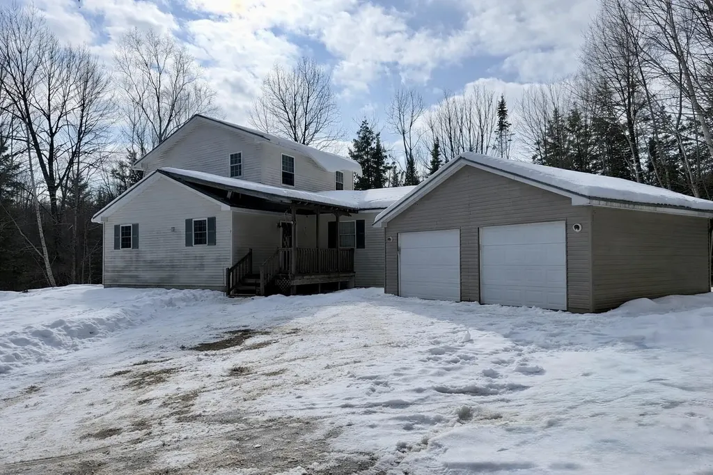 8 Martins Lane Glenburn ME 04401