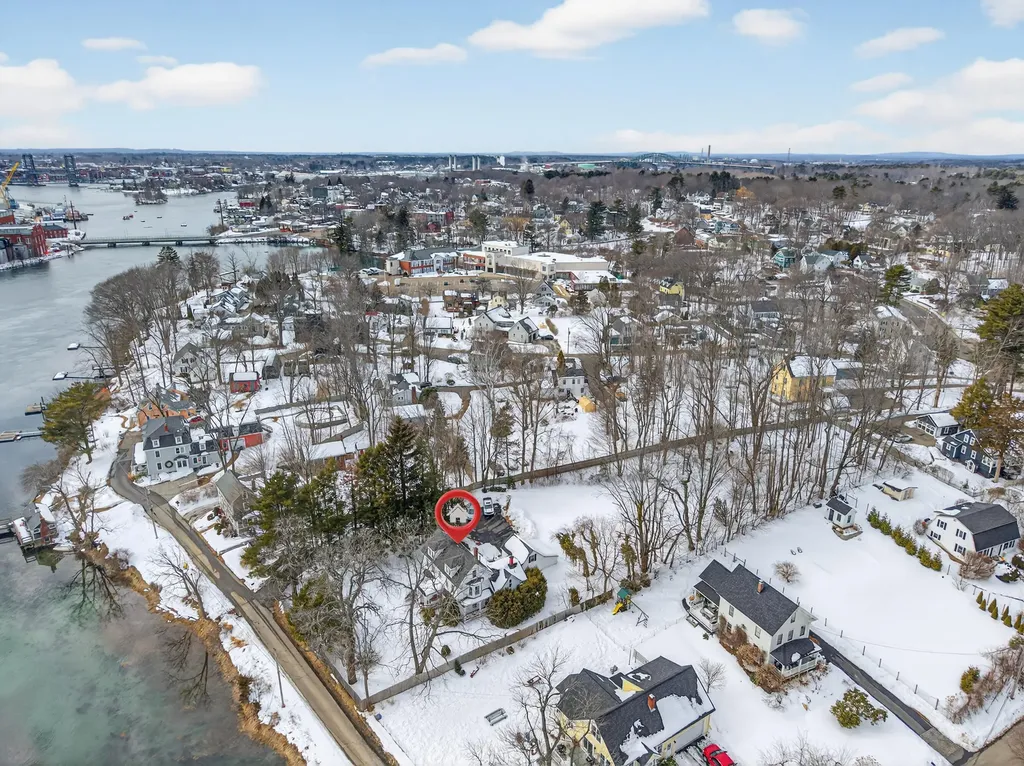 4 Trefethen Avenue Kittery ME 03904