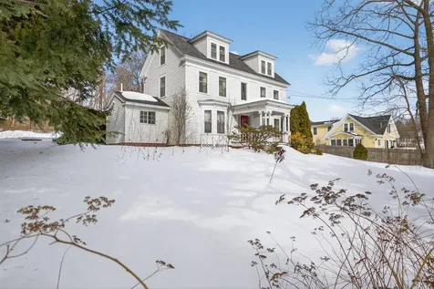 4 Trefethen Avenue Kittery ME 03904