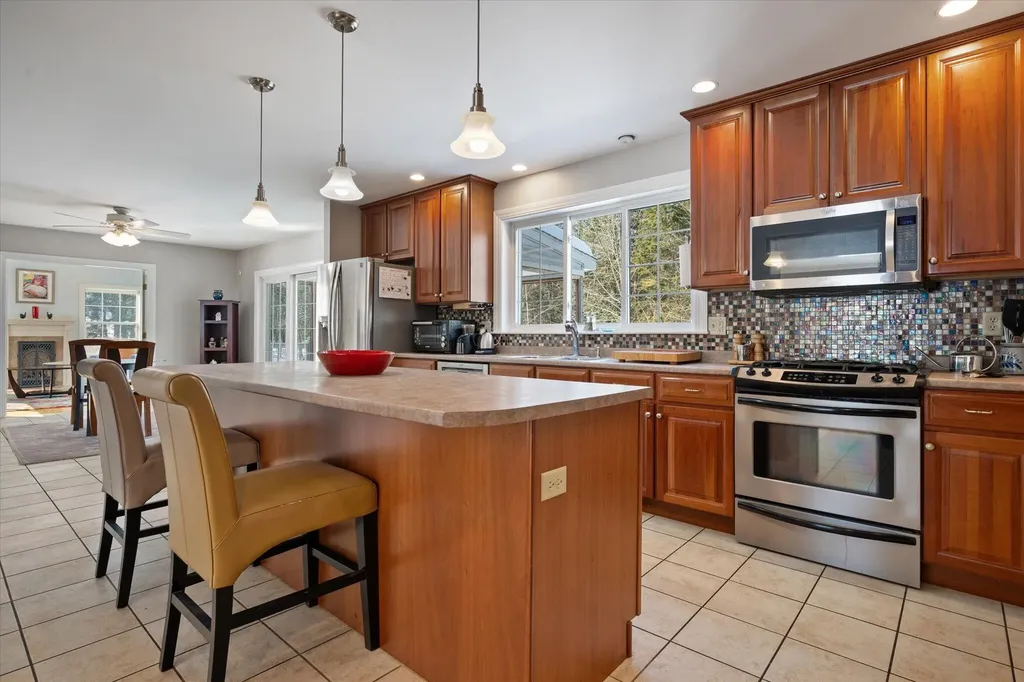 19 Crestview Drive Orono ME 04473