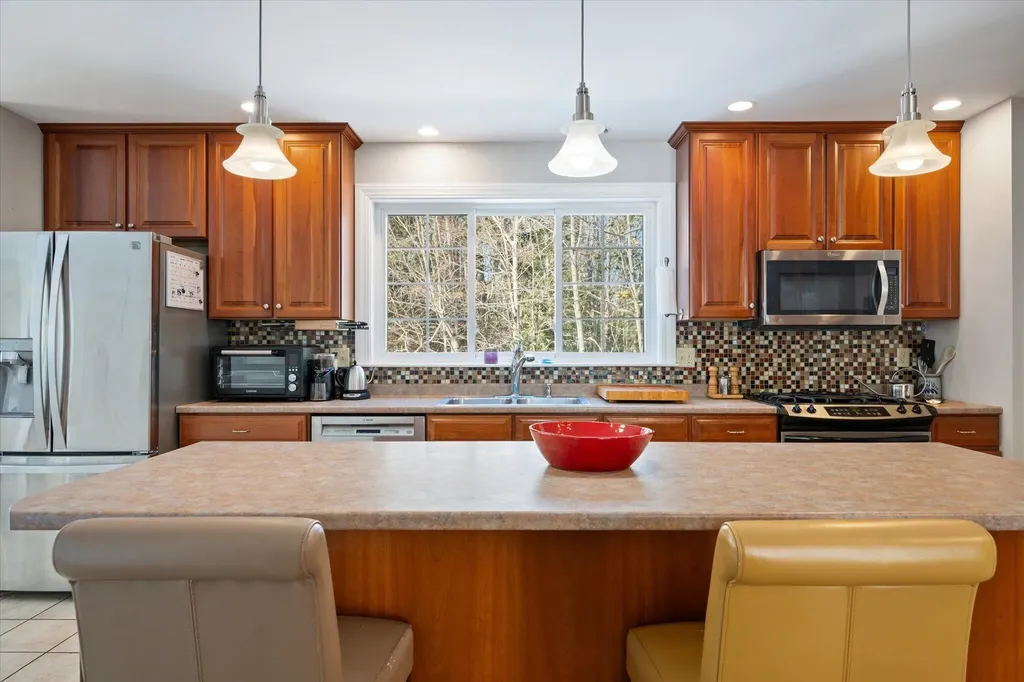 19 Crestview Drive Orono ME 04473
