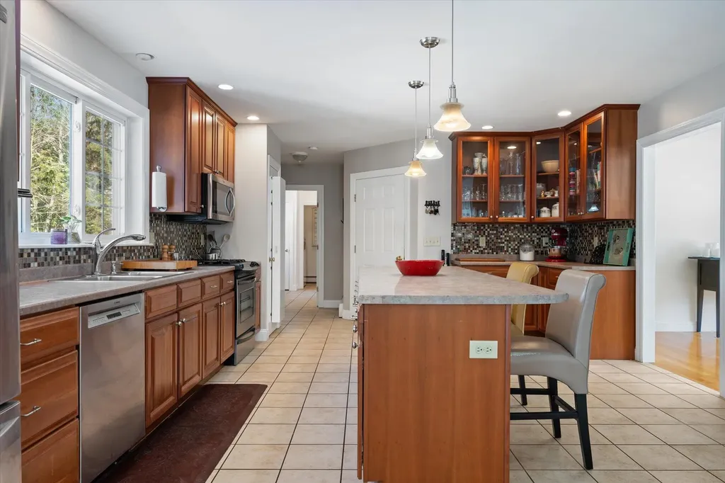 19 Crestview Drive Orono ME 04473