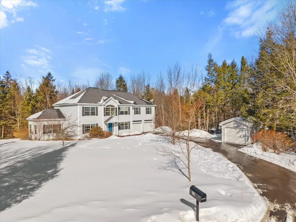 19 Crestview Drive Orono ME 04473