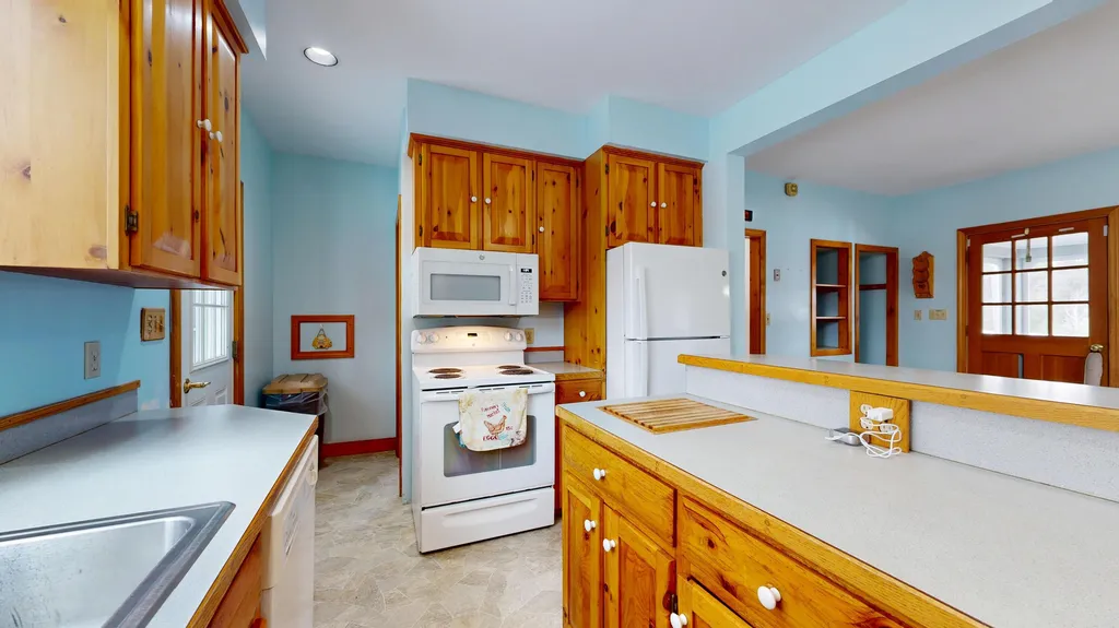 1696 Federal Road Livermore ME 04253