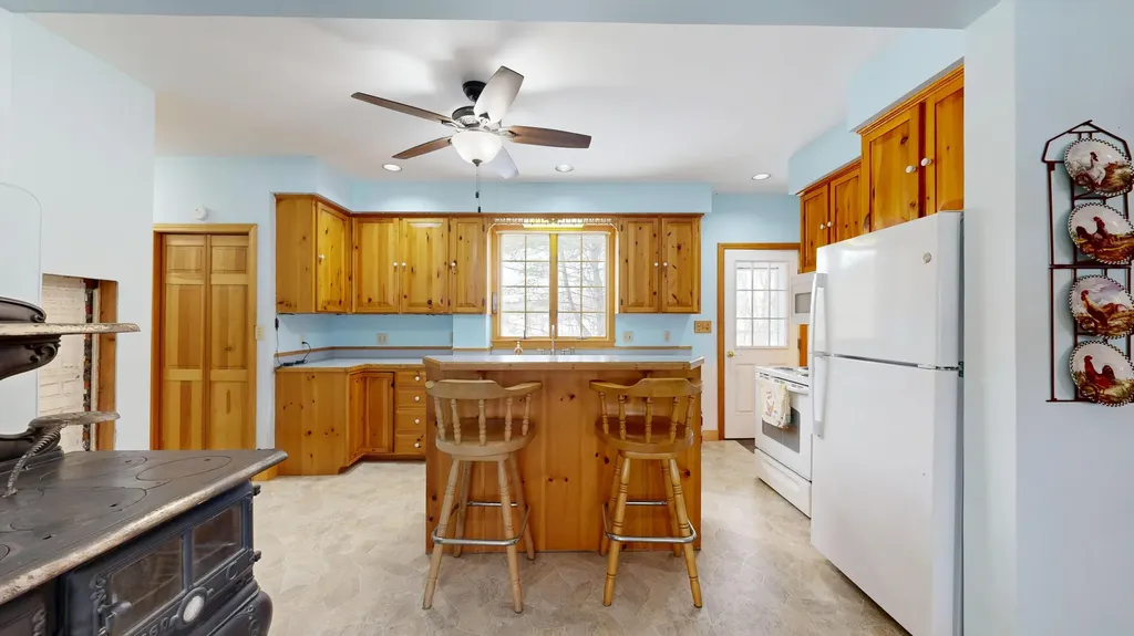 1696 Federal Road Livermore ME 04253