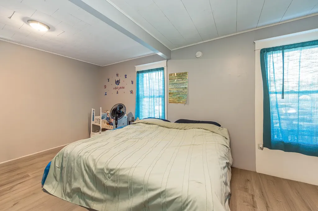6 Dix Avenue Mexico ME 04257