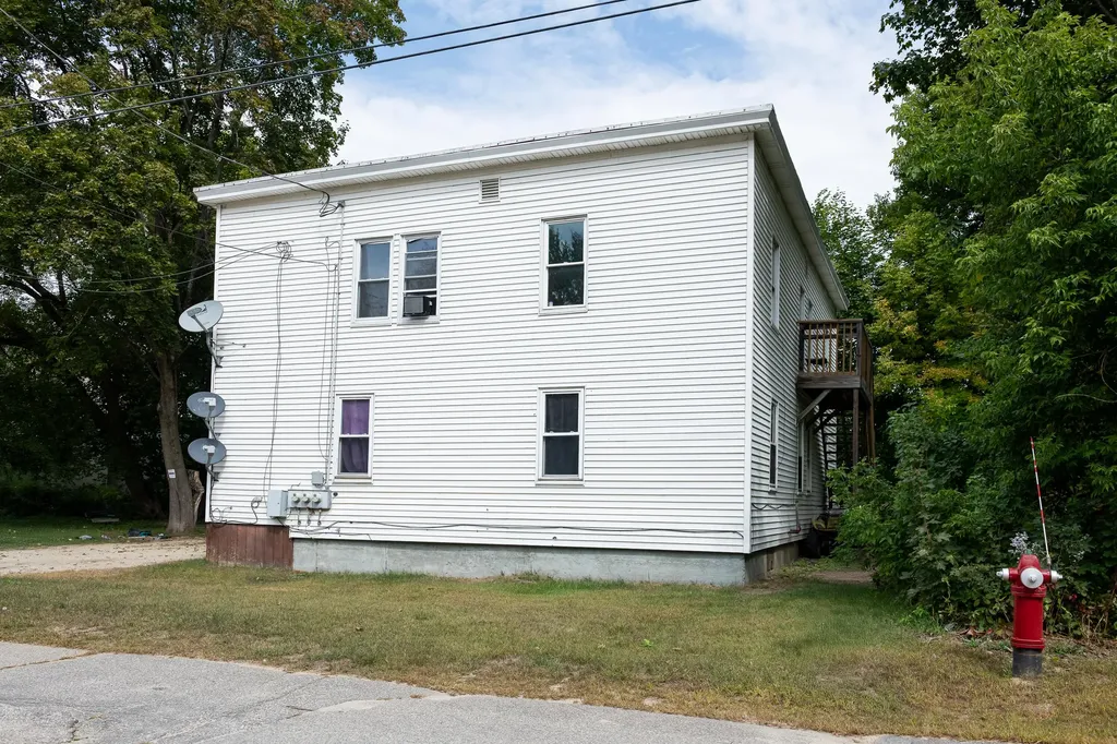9 Dix Avenue Mexico ME 04257