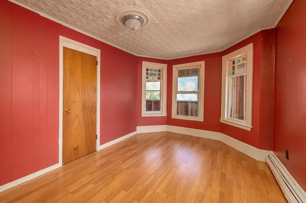 39 Carlton Avenue Mexico ME 04257