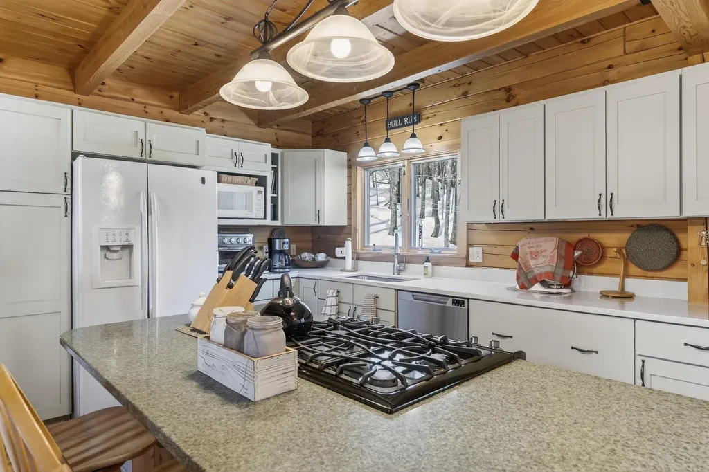 27 Bull Run Gray ME 04039