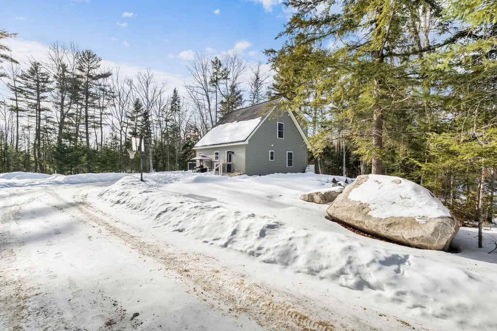 291 White Point Estates Road Lincoln ME 04457