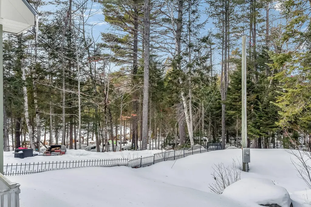 291 White Point Estates Road Lincoln ME 04457