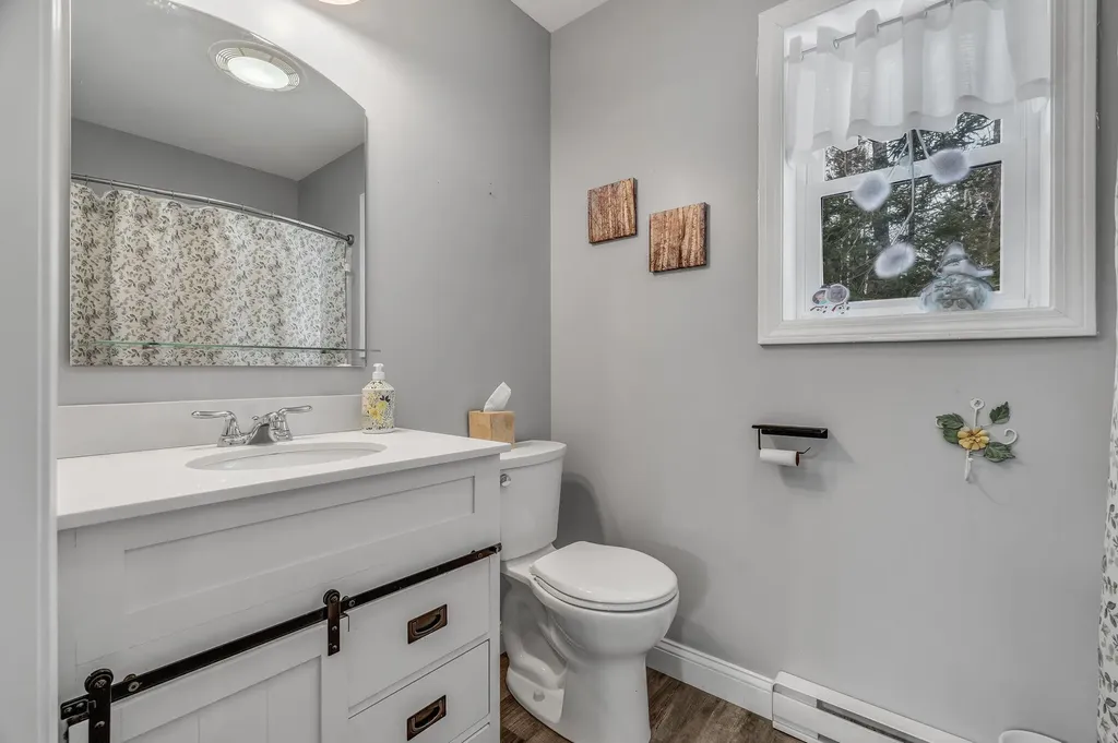 291 White Point Estates Road Lincoln ME 04457