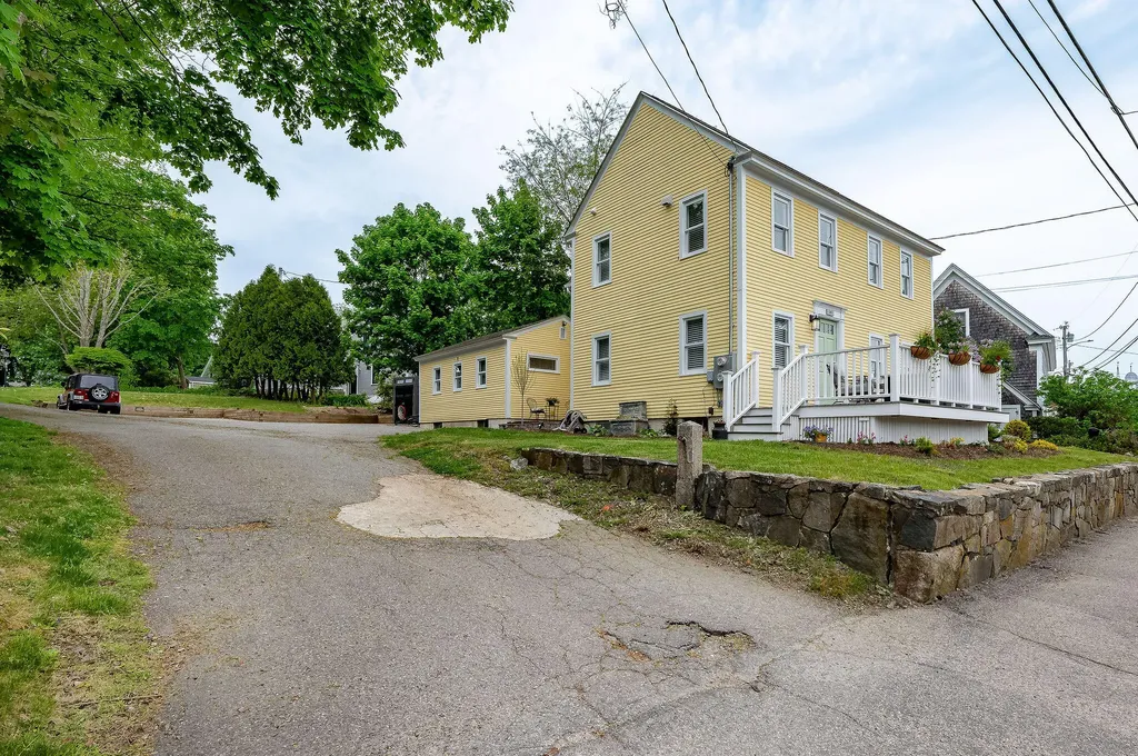 281 York Street York ME 03909