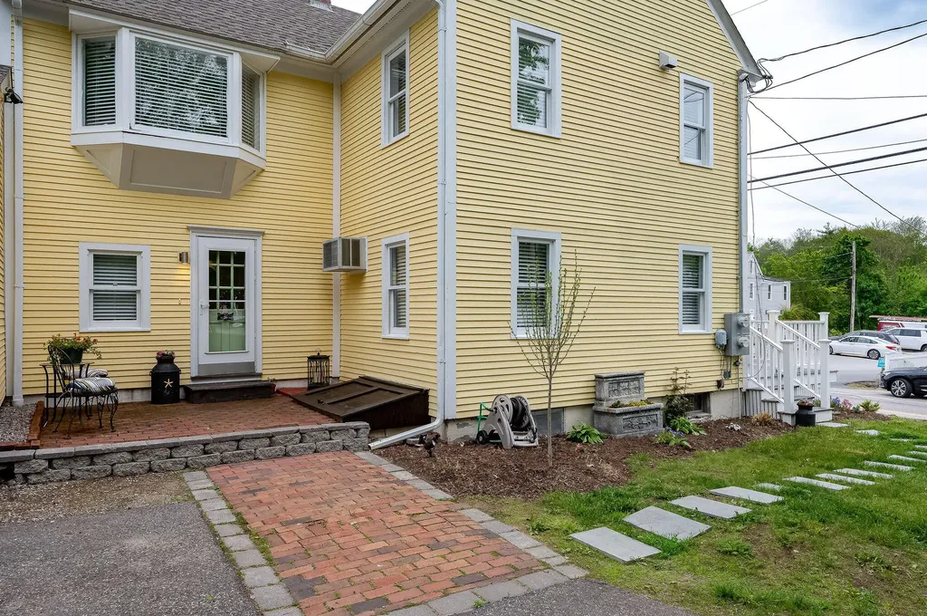 281 York Street York ME 03909