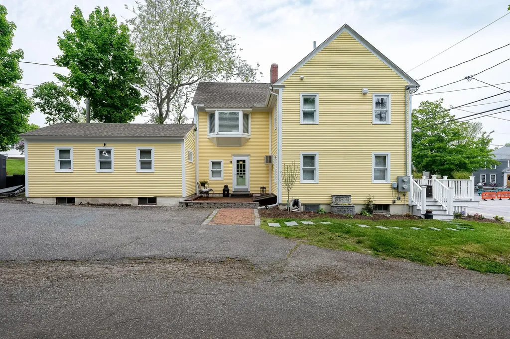 281 York Street York ME 03909
