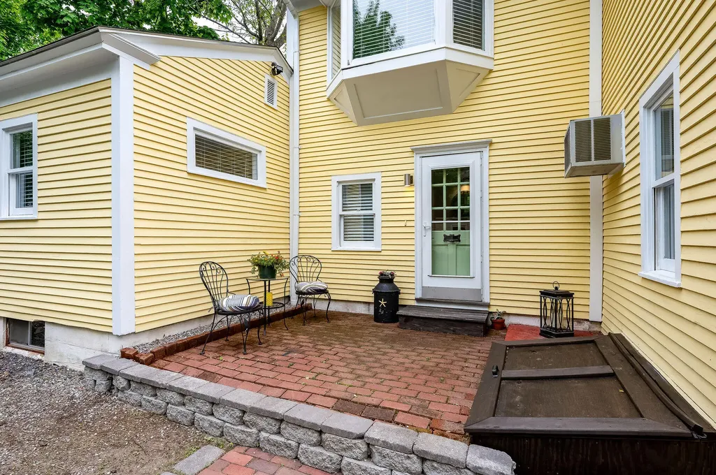 281 York Street York ME 03909
