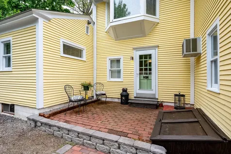 281 York Street York ME 03909