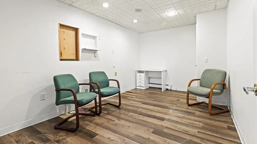 859 W Main Street Dover-foxcroft ME 04426