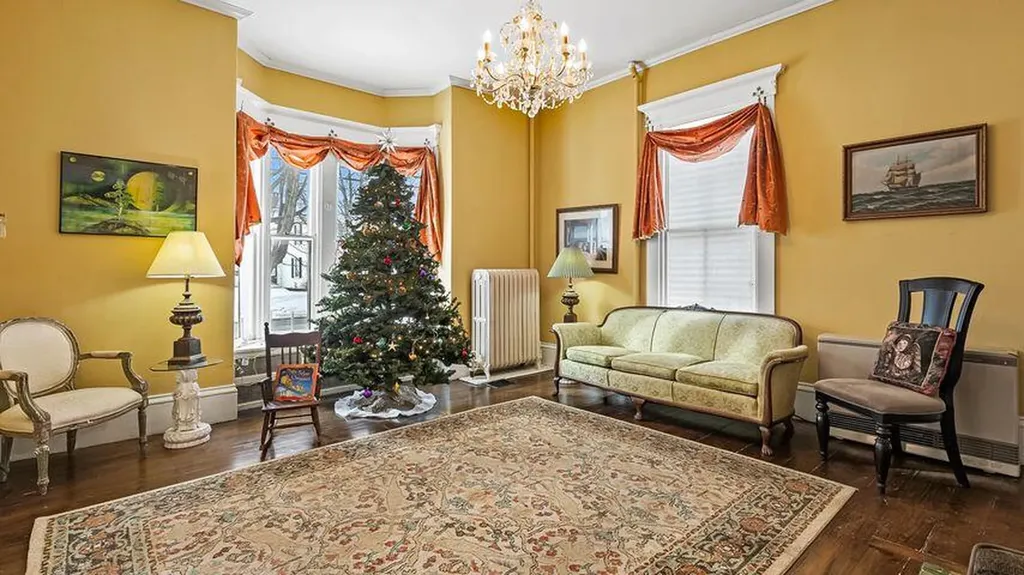 859 W Main Street Dover-foxcroft ME 04426