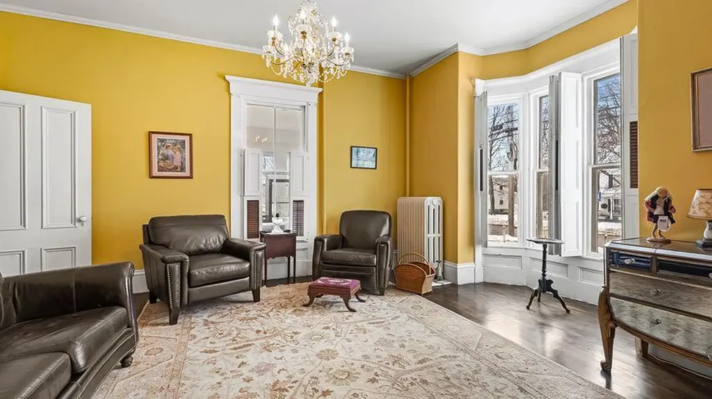 859 W Main Street Dover-foxcroft ME 04426