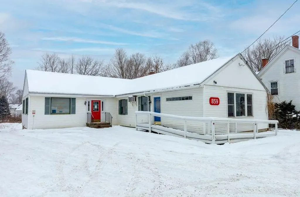 859 W Main Street Dover-foxcroft ME 04426