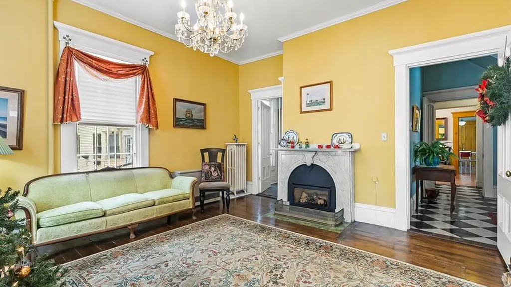 859 W Main Street Dover-foxcroft ME 04426